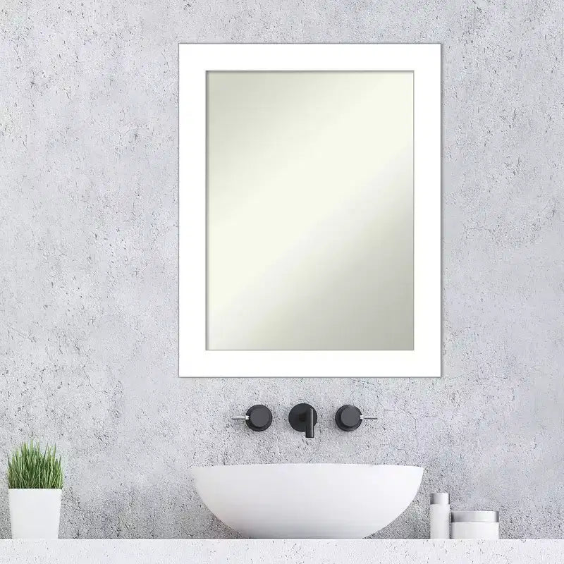 Espejo de pared blanco sin bisel de 22" x 28" para baño - Amanti Art: Rectangular moderno, incluye accesorios de montaje