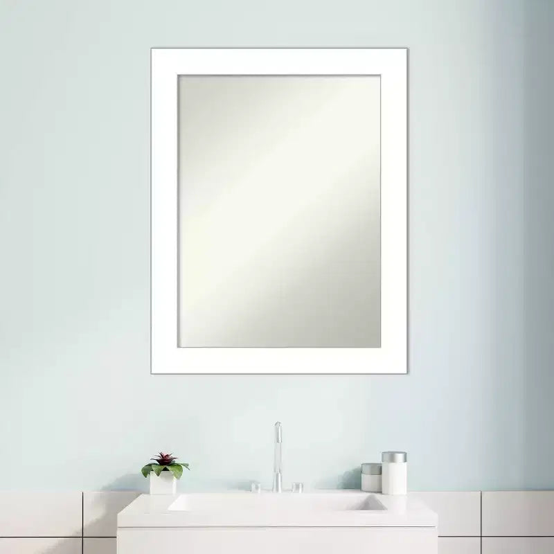 Espejo de pared blanco sin bisel de 22" x 28" para baño - Amanti Art: Rectangular moderno, incluye accesorios de montaje