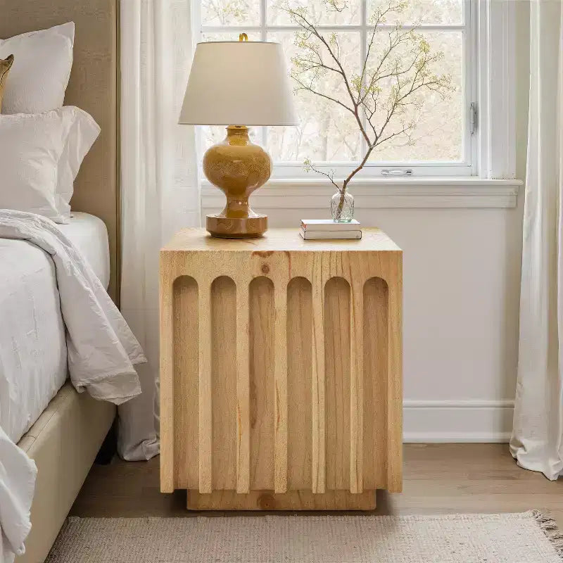 Mesa auxiliar de madera de pino macizo estriado, textura natural de tronco de árbol, negra, capacidad de 90 kg