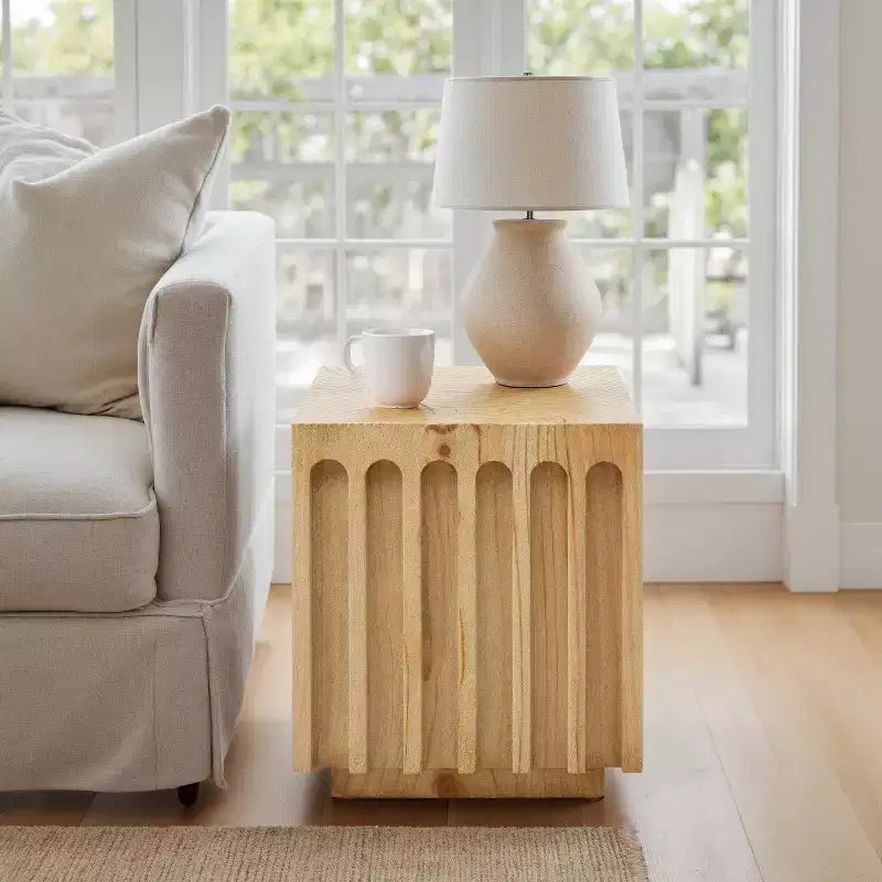 Mesa auxiliar de madera de pino macizo estriado, textura natural de tronco de árbol, negra, capacidad de 90 kg
