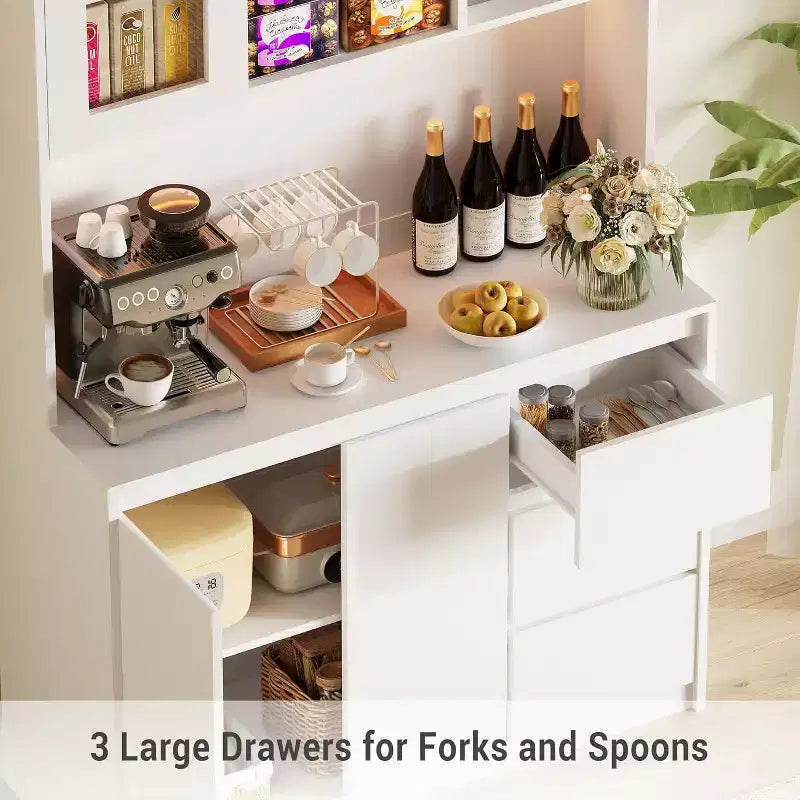 Armario de despensa de cocina de 180 cm de altura, alacena de almacenamiento de cocina con luces LED y tomas de corriente, soporte para microondas, puerta de cristal, estantes ajustables, diseño sin tiradores