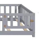 Cama de Plataforma de Piso de Tamaño Completo de Contrachapado con Valla y Puerta para Niños, Marco de Cama Montessori Gris