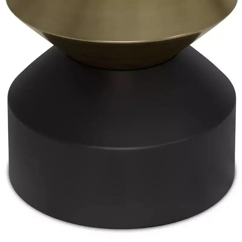 Mesa auxiliar redonda de hierro, diseño escultural bicolor en latón envejecido y negro, 35,5 cm de ancho x 50,8 cm de alto