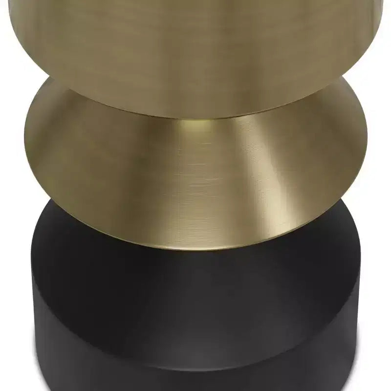 Mesa auxiliar redonda de hierro, diseño escultural bicolor en latón envejecido y negro, 35,5 cm de ancho x 50,8 cm de alto