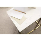 Mesa auxiliar en C Modern Glam con tapa de mármol blanco y estructura de metal dorado, 26.5" de alto